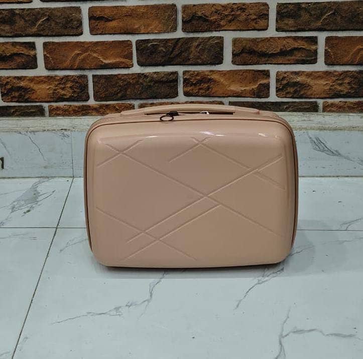 Makeup box unbroken 7