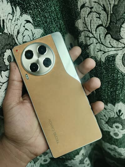 Tecno CAMON 30