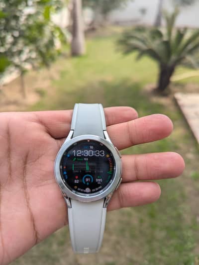 Samsung Galaxy Watch 4 Classic WiFi/Bluetooth Silver 42mm with cable