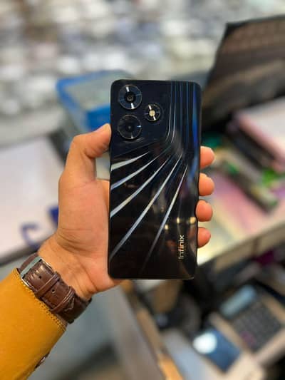 Infinix hot 30 8/8 128gb Exchange possible