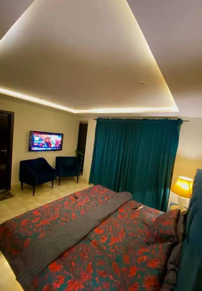 1 bedroom apartment available par day Empire Heights 2 phase 6