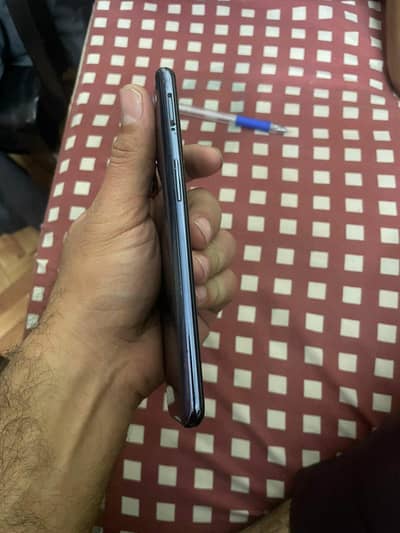 One plus N10 | 6Gb 128Gb |
