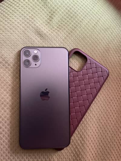 iPhone 11 pro max i buy from abroad box pack i use only 7 months.