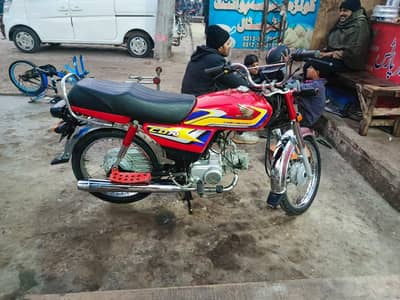 Honda CD 70 2025 model 6 month ki bike only 6 hazar use hoi ha