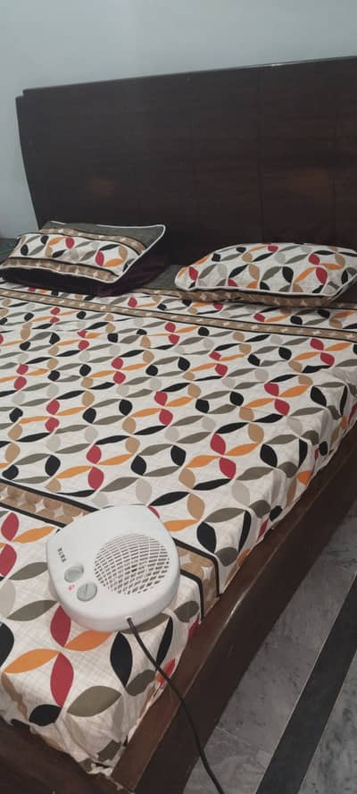 King size bed without mattress 16000 if want side table 3k