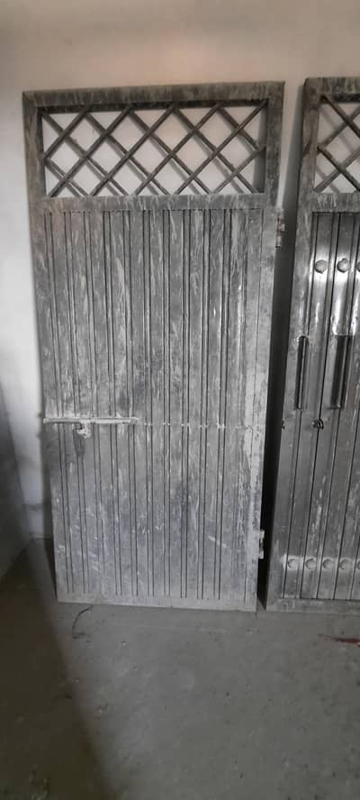 main gate dubbal door