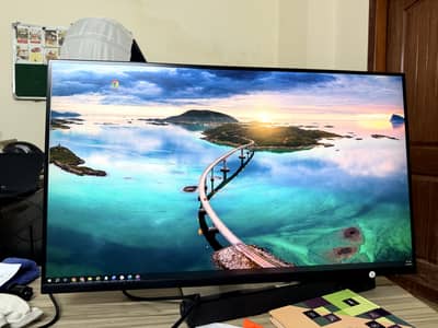 Dell Monitor  32' - 4k resolution