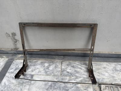 AC outlet Iron stand