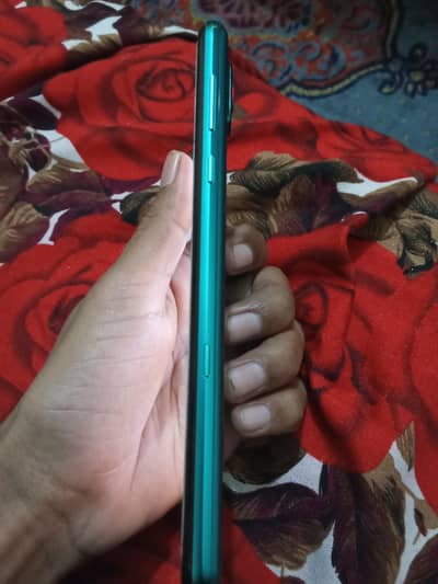 sharp Aquos r3 non pta  10/10 condition pubg beast 6gb 128gb