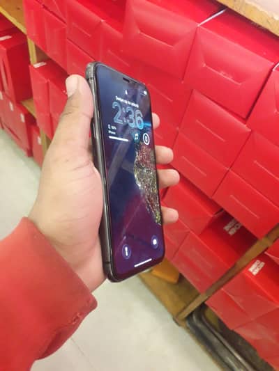 water pack iphone 11 2month sim time available battery health 85 perce