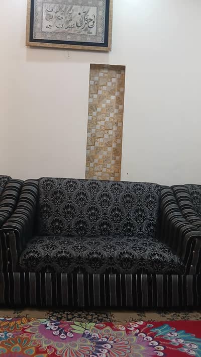 Sofa set in very good condition near iqbal town lahore