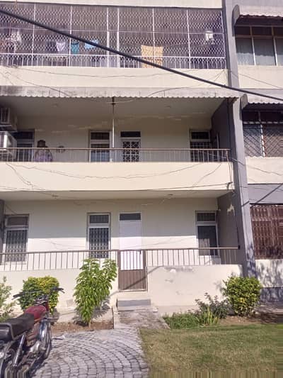 10 Marla Flat For Sale 1st Floor