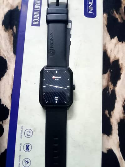 Ronin R-03 Smart Watch with box and charger