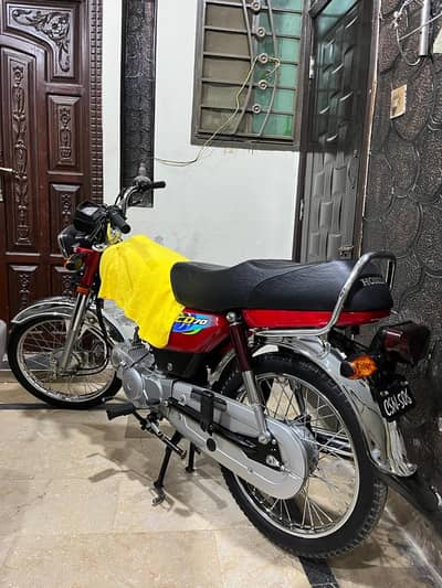 Honda CD70 ( 2024 Model Islamabad Number) Scratchless Condition