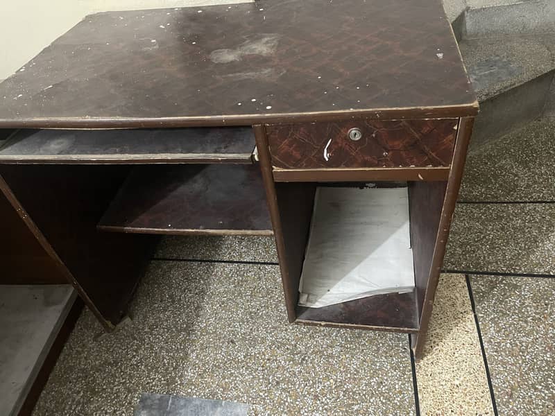 Computer table 0