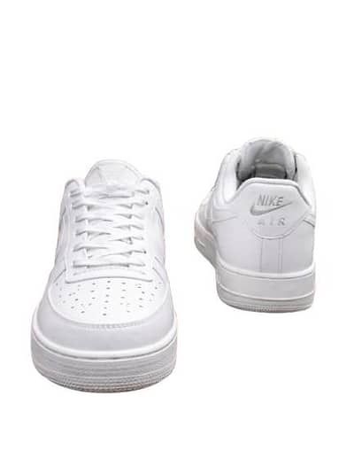 white Nike Sneaker Size 9