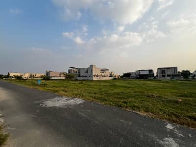 1 KANAL CORNER FACING PARK POSSESSION PLOT