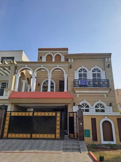 1.5 Year Old 8 Marla Corner House for Sale Block Southern, Phase 1 Bahria Orchard Lahore