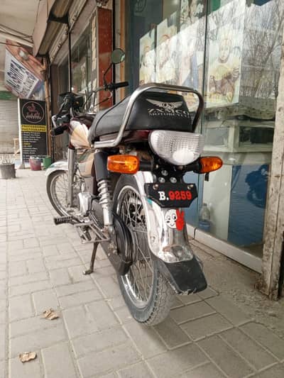 bike zxmco hai, zxmco name nahinaa rha ths is liye crown select kiya