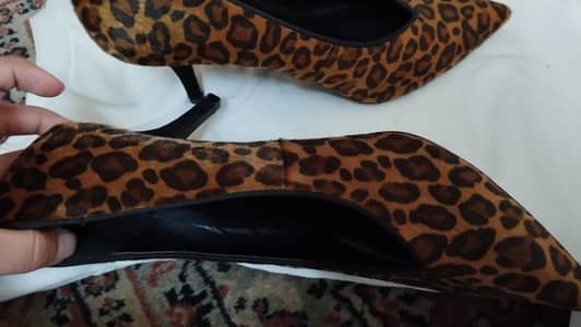 M&S(MARK AND SPENCERS COLLECTION) SIZE 7 1/2  Original price 14,000PKR