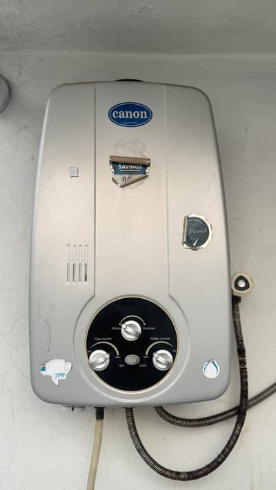 16 Liter Gas Geyser – Slightly Used (Excellent Condition)