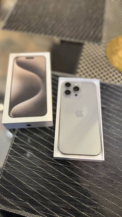 iphone 15 pro max 1 TB natural titanium