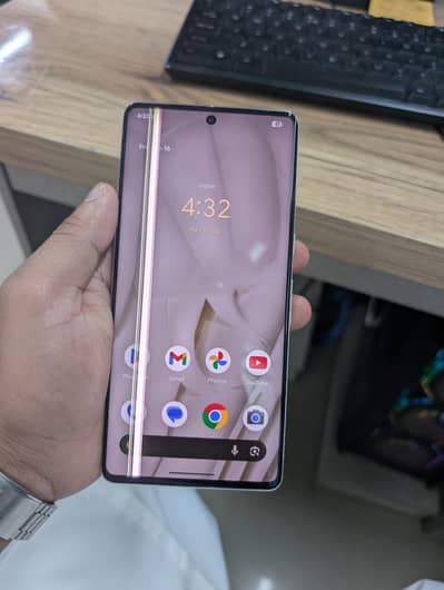 Google Pixel 7 pro line in panel