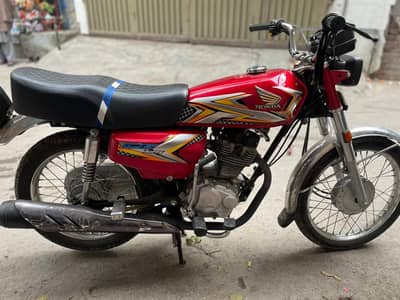 Honda 125 red colour