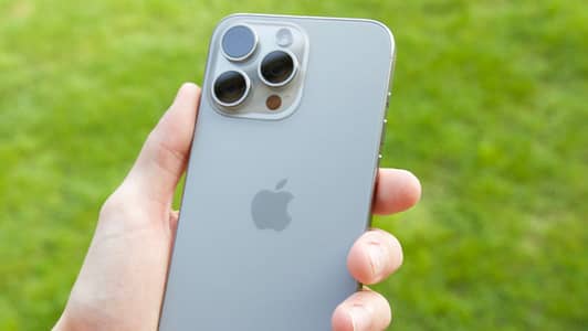 15 pro max Non PTA 85% health 256 natural titanium with box