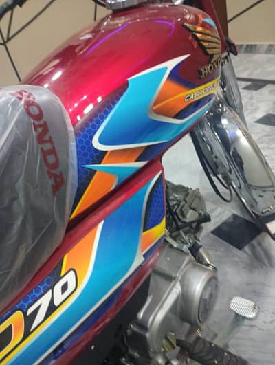 HONDA CD 70 JUST CAME FROM SHOWROOM UNUSED JUST 25 KM DRIVEN