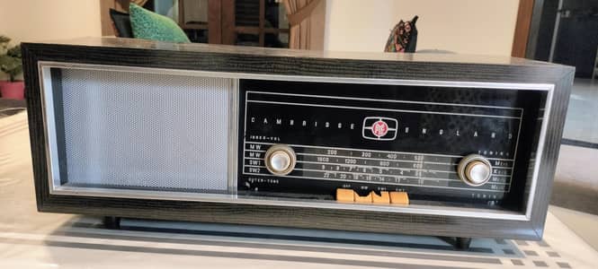 Vintage Pye Radio PE-777