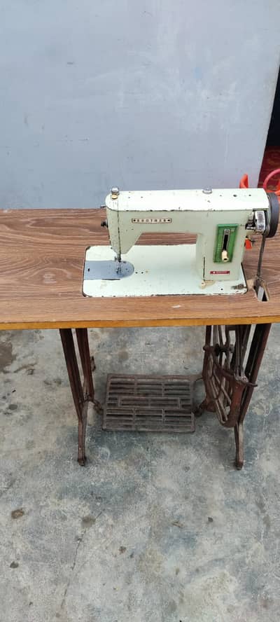 BROTHER SEWING MACHINE FOR HOME USE . .