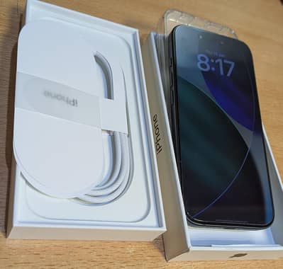 Apple IPhone 17 box open