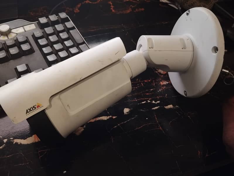 AXIS P1448-LE Network Camera 1