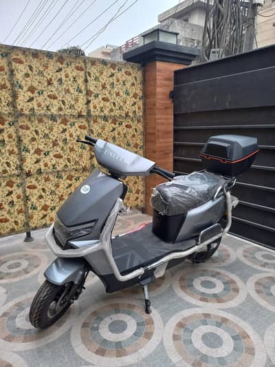 United EV Sharp Plus 1500 W