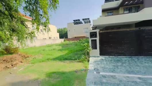 Plot Number Near 608 Near to Park Masjid Everything