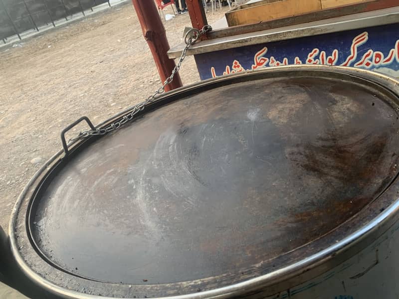 Griddle, a large flat often circular 3