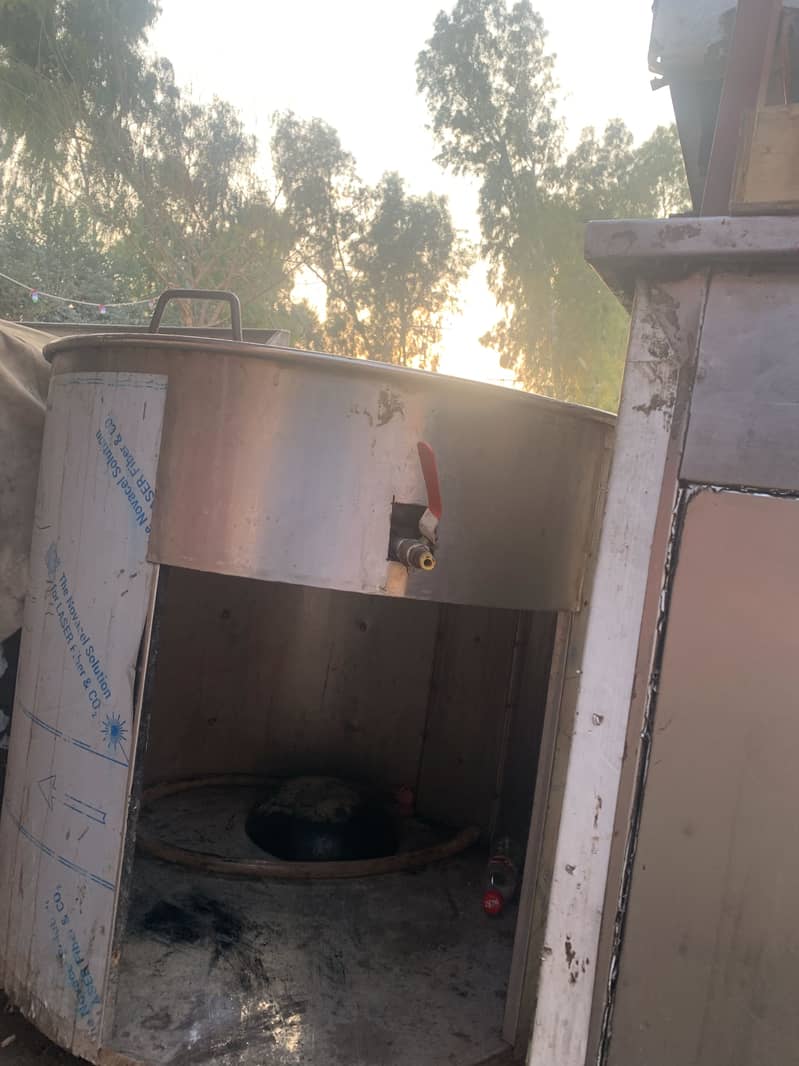 Griddle, a large flat often circular 5