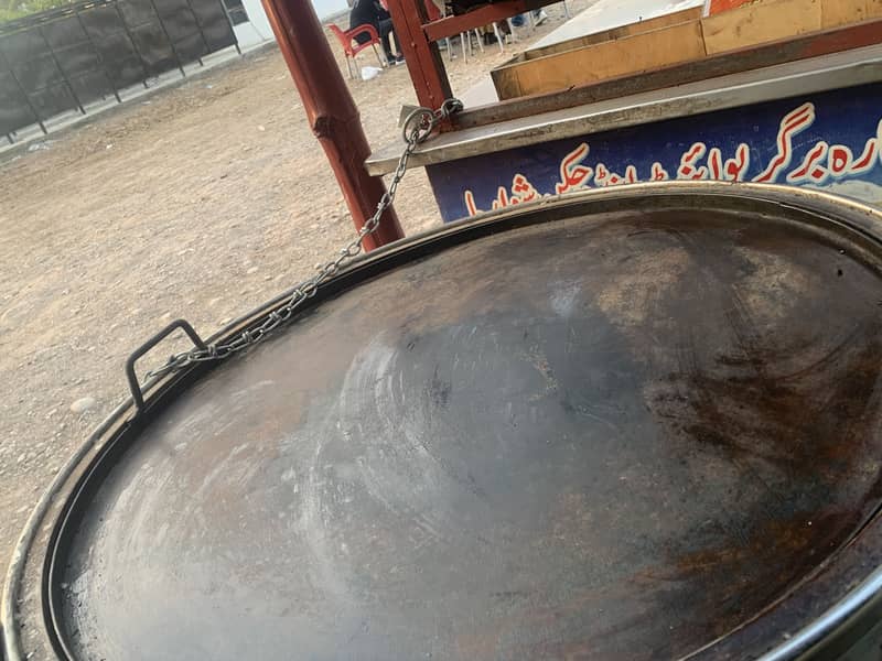 Griddle, a large flat often circular 7