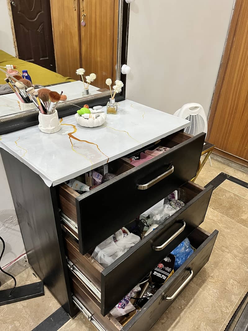 Black dressing table 0