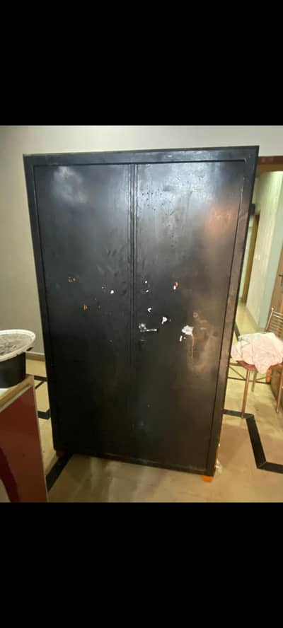 bhari almari hai lohe ke