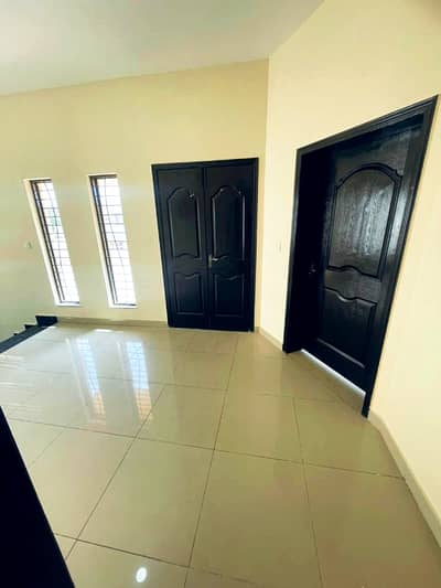Prime Location 10 Marla 5 Bed House Available For Sale In Askari 10 Sector C Lahore.