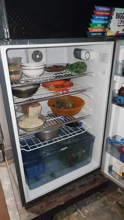 Gree jumbo size fridge inverter excellent condition