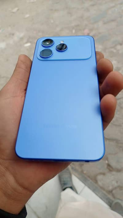 spark 40 one month use 11 month warranty all ok daba nahi Hain charger