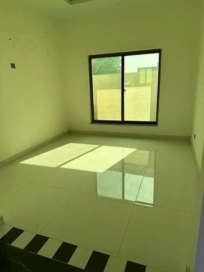 3Bed DDL 125sq yd Villa FOR SALE at ALI BLOCK All amenities nearby including MOSQUE, General Store & Parks