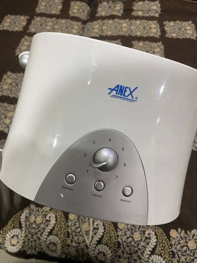 10/10 condition  Branded Toster