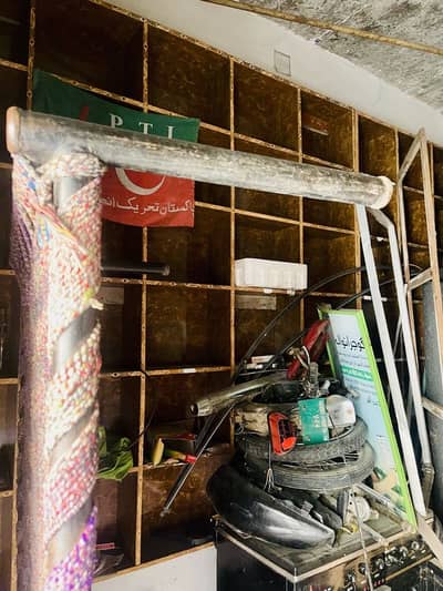 Palie wood rack for general store