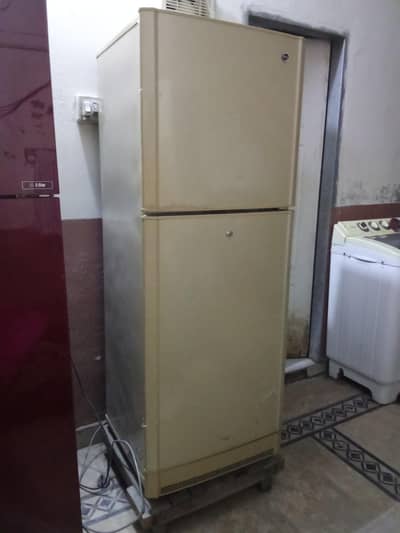 PEL کا فریج بہت اچھی  کنڈیشن میں ہے