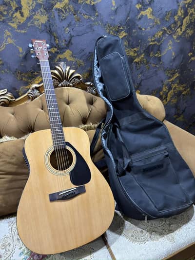 Yamaha F310 original (Semi-Acousitc)