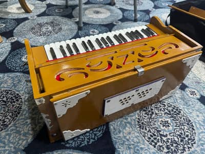 harmonium for Sale good condition  price 60000